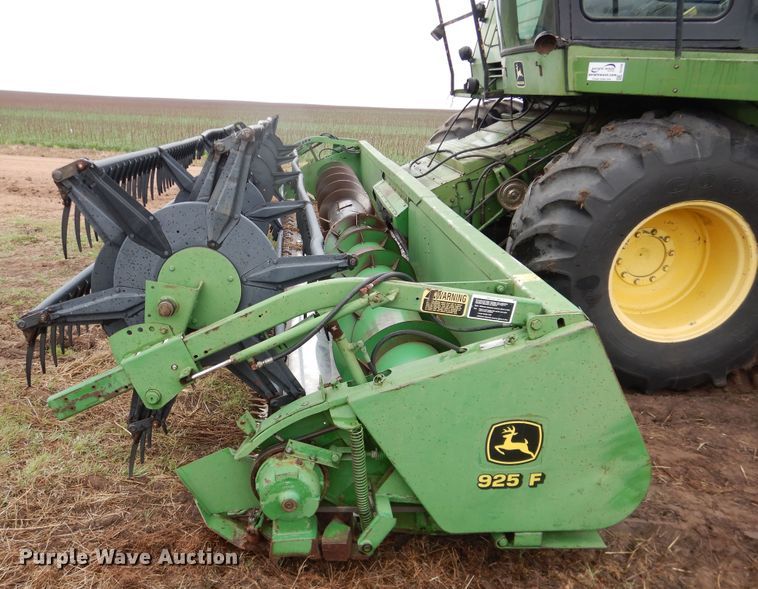 image for item DJ1200 1983 John Deere 8820  combine
