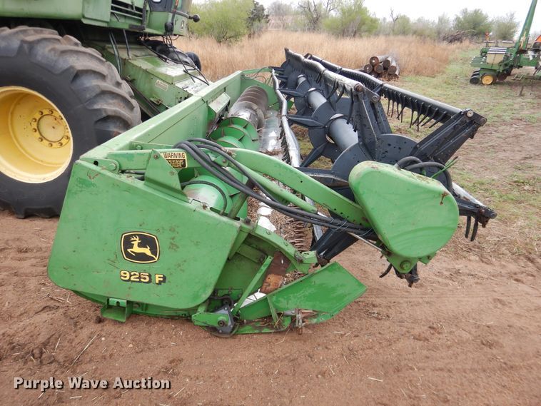 image for item DJ1200 1983 John Deere 8820  combine