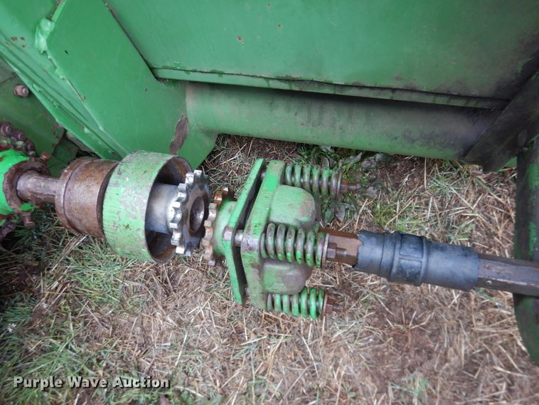 image for item DJ1200 1983 John Deere 8820  combine