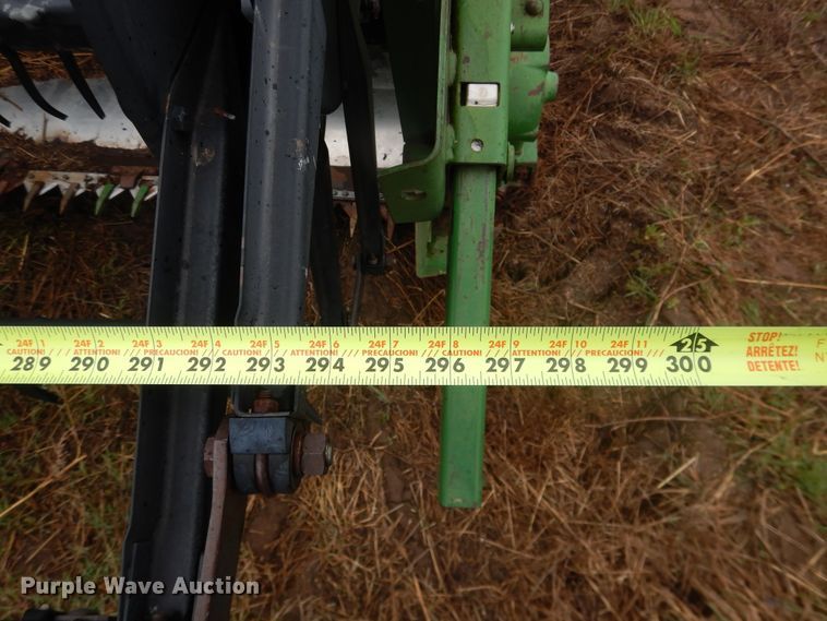 image for item DJ1200 1983 John Deere 8820  combine