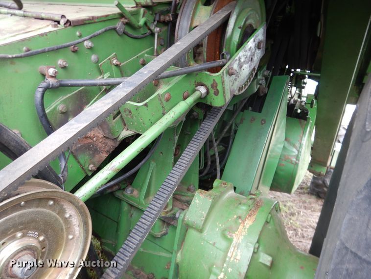 image for item DJ1200 1983 John Deere 8820  combine