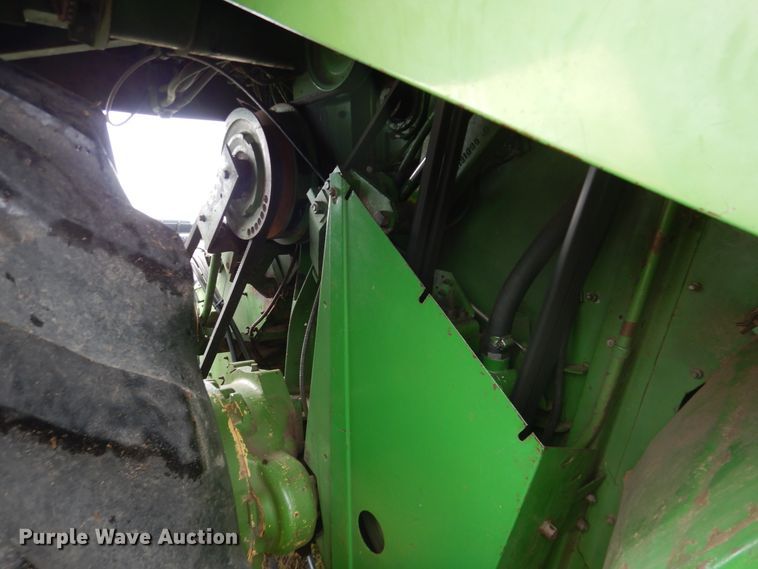 image for item DJ1200 1983 John Deere 8820  combine
