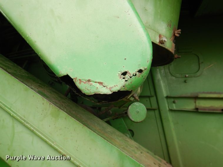 image for item DJ1200 1983 John Deere 8820  combine
