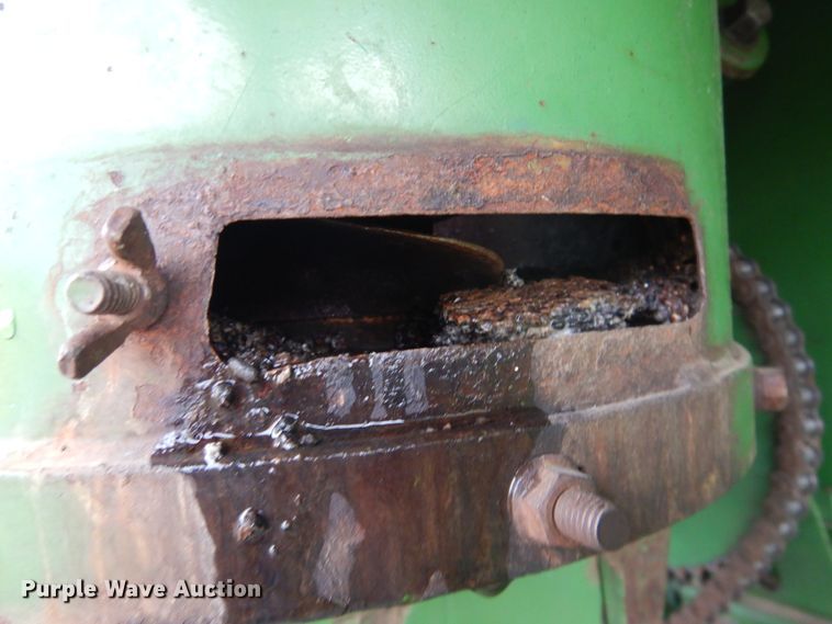 image for item DJ1200 1983 John Deere 8820  combine