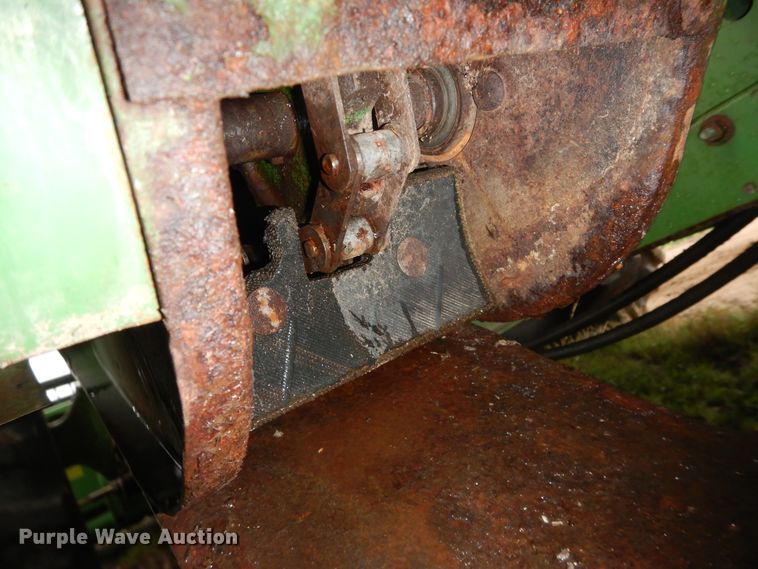 image for item DJ1200 1983 John Deere 8820  combine