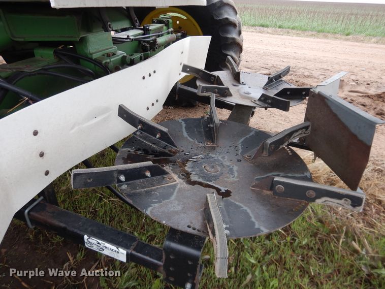 image for item DJ1200 1983 John Deere 8820  combine