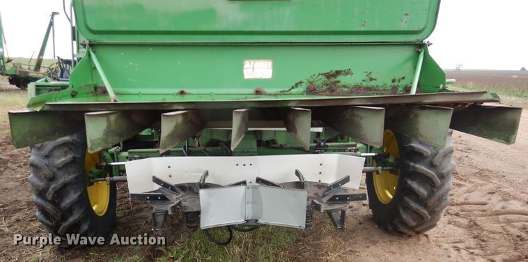 image for item DJ1200 1983 John Deere 8820  combine