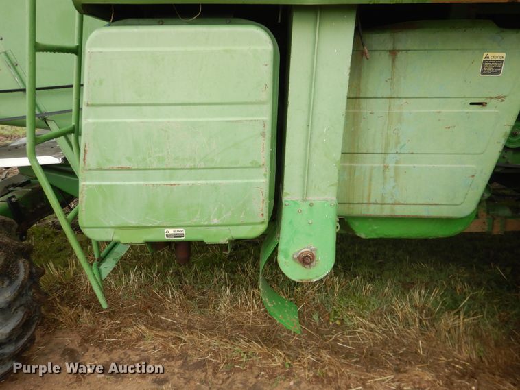 image for item DJ1200 1983 John Deere 8820  combine