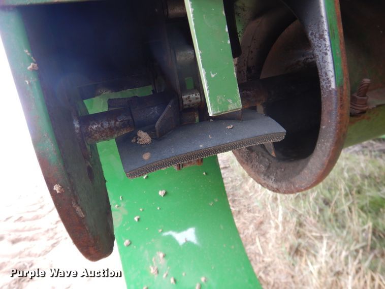 image for item DJ1200 1983 John Deere 8820  combine