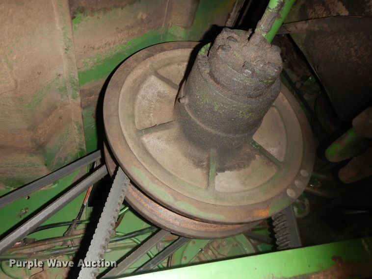 image for item DJ1200 1983 John Deere 8820  combine