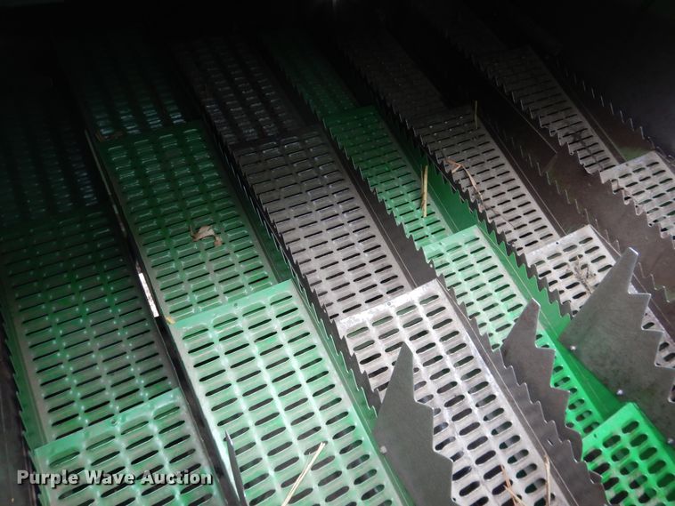 image for item DJ1200 1983 John Deere 8820  combine