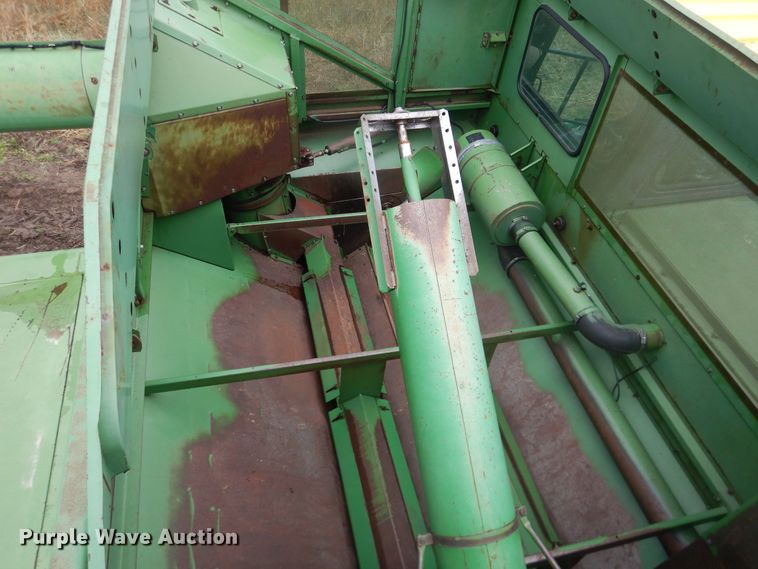 image for item DJ1200 1983 John Deere 8820  combine