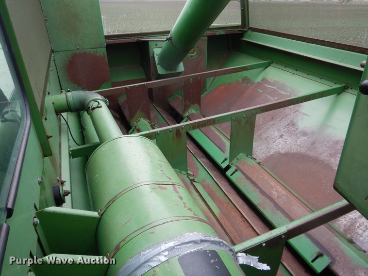 image for item DJ1200 1983 John Deere 8820  combine