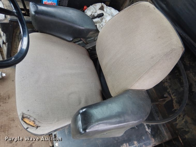 image for item DJ1200 1983 John Deere 8820  combine