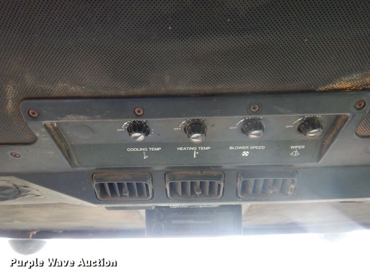 image for item DJ1200 1983 John Deere 8820  combine