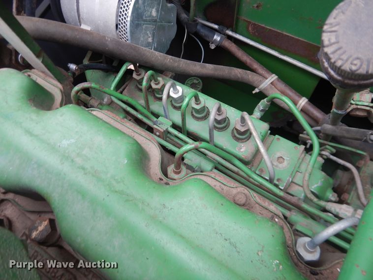 image for item DJ1200 1983 John Deere 8820  combine