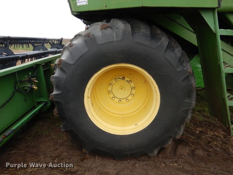 image for item DJ1200 1983 John Deere 8820  combine