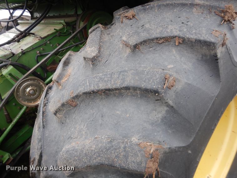image for item DJ1200 1983 John Deere 8820  combine