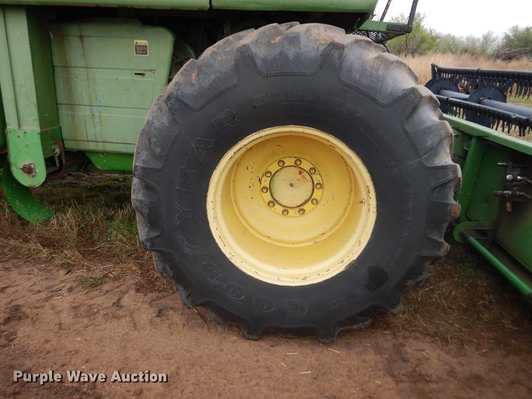 image for item DJ1200 1983 John Deere 8820  combine