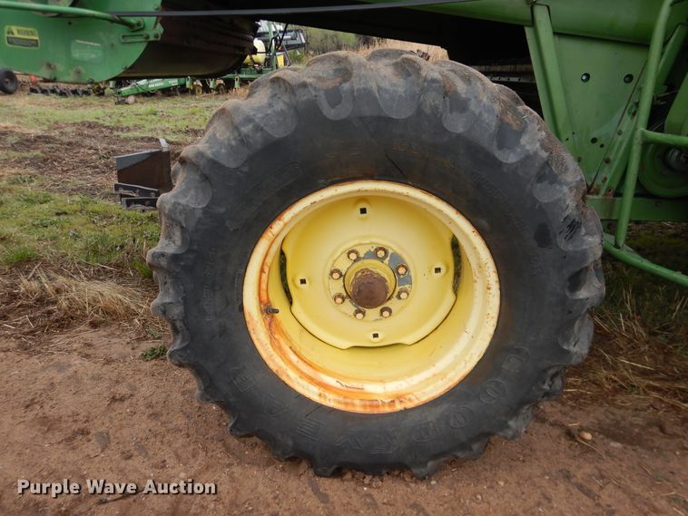 image for item DJ1200 1983 John Deere 8820  combine