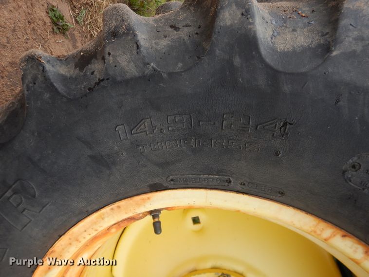 image for item DJ1200 1983 John Deere 8820  combine