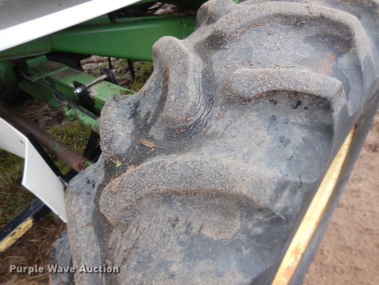 image for item DJ1200 1983 John Deere 8820  combine