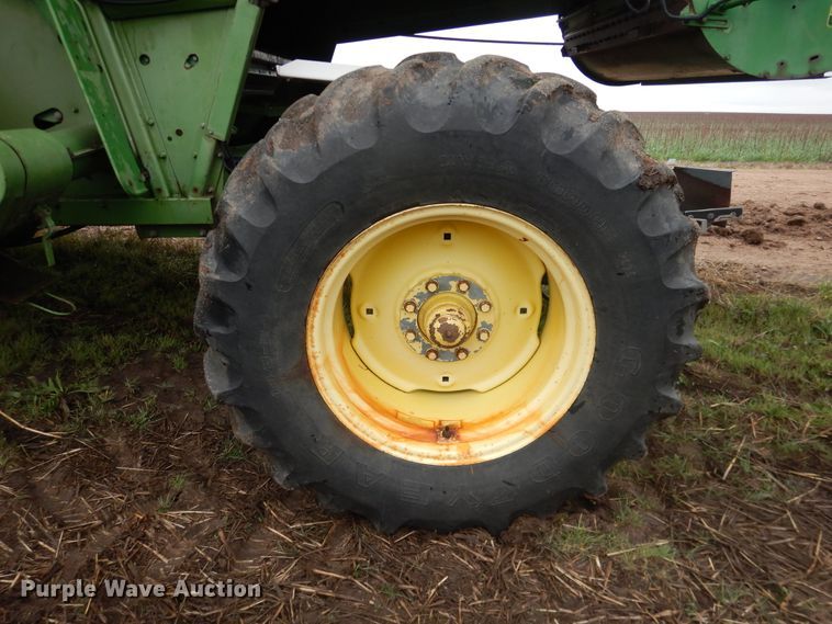 image for item DJ1200 1983 John Deere 8820  combine