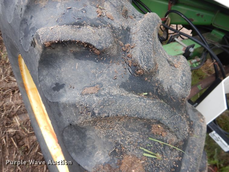 image for item DJ1200 1983 John Deere 8820  combine