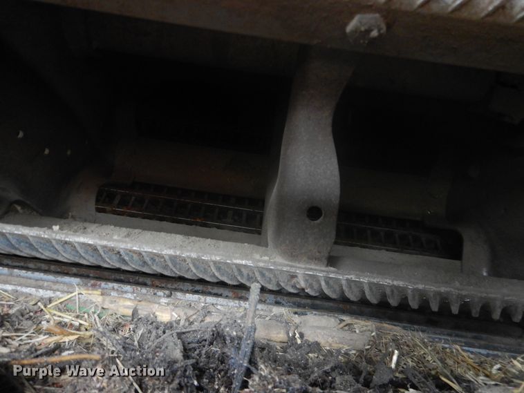 image for item DJ1200 1983 John Deere 8820  combine