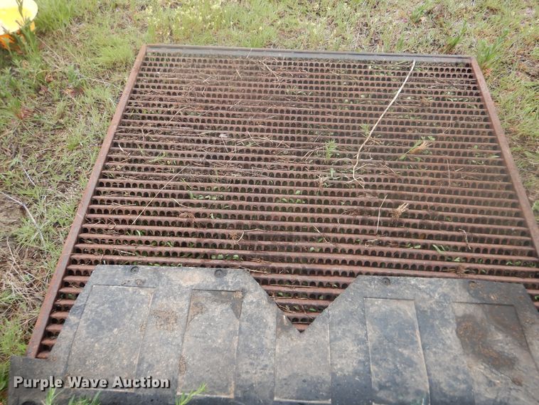 image for item DJ1200 1983 John Deere 8820  combine