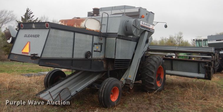 image for item DJ1201 Gleaner L2  combine
