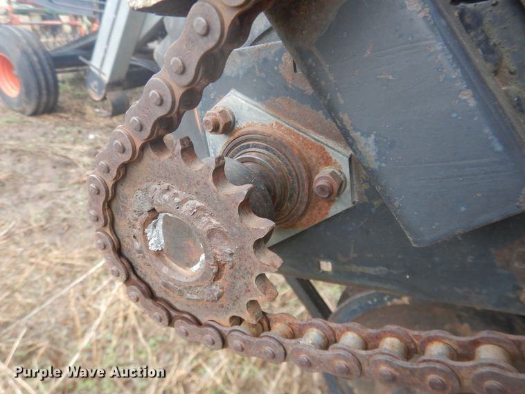 image for item DJ1201 Gleaner L2  combine