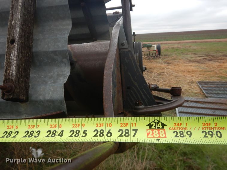 image for item DJ1201 Gleaner L2  combine