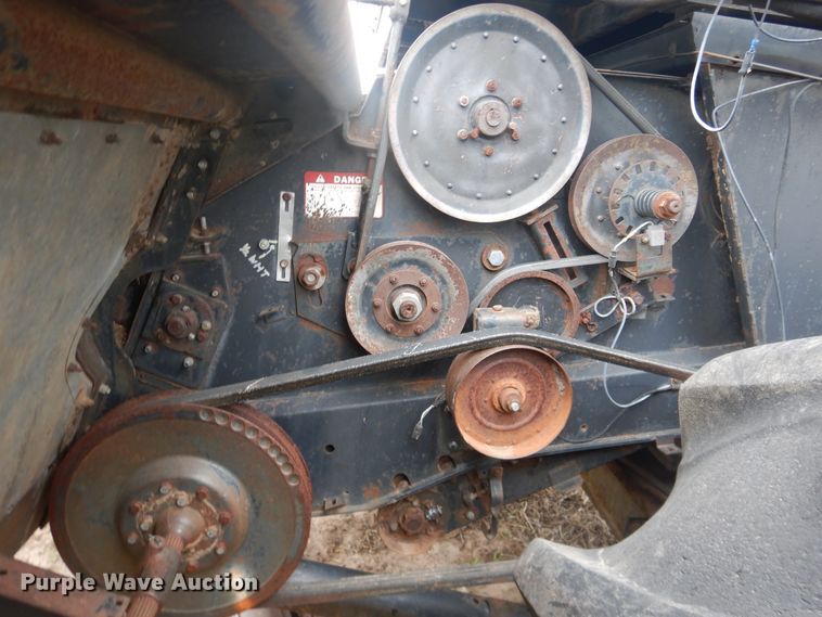 image for item DJ1201 Gleaner L2  combine