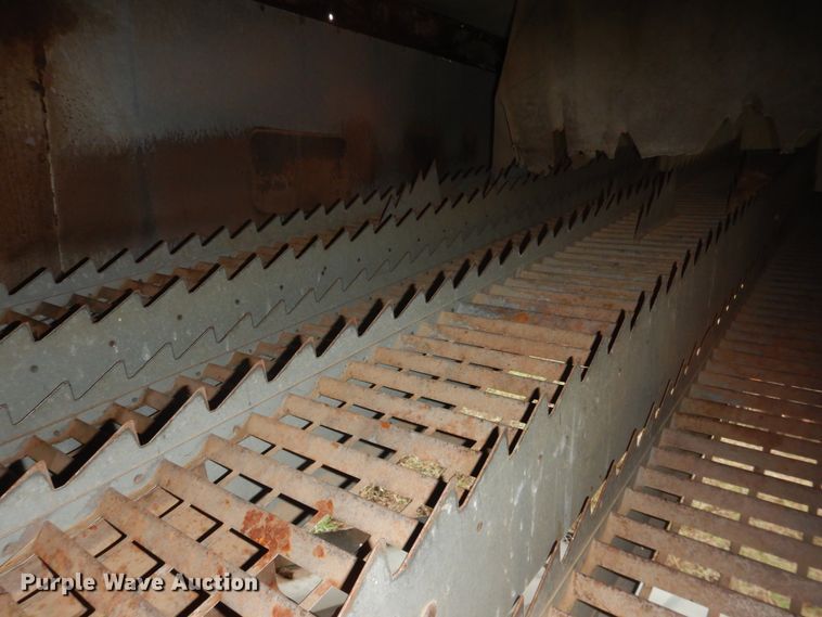 image for item DJ1201 Gleaner L2  combine