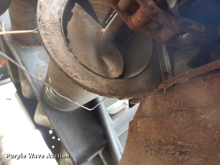 image for item DJ1201 Gleaner L2  combine