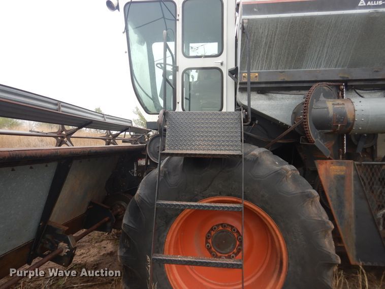 image for item DJ1201 Gleaner L2  combine