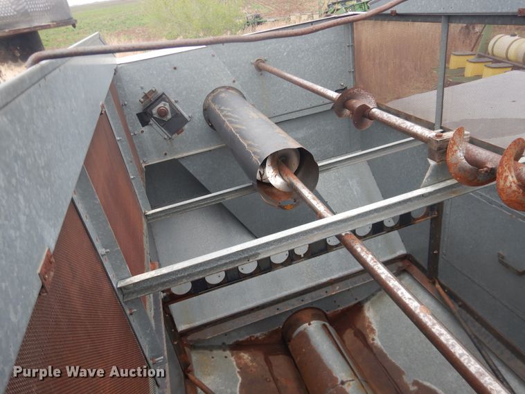 image for item DJ1201 Gleaner L2  combine