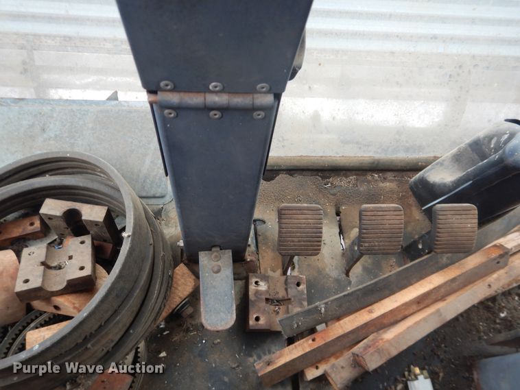 image for item DJ1201 Gleaner L2  combine