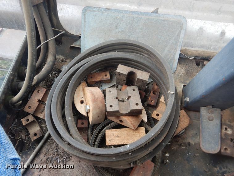 image for item DJ1201 Gleaner L2  combine