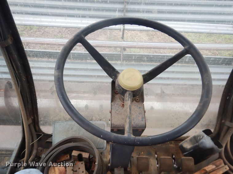 image for item DJ1201 Gleaner L2  combine