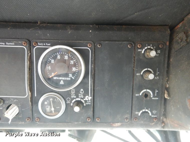 image for item DJ1201 Gleaner L2  combine