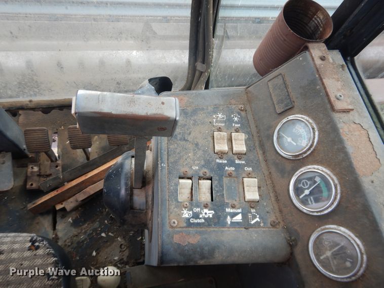 image for item DJ1201 Gleaner L2  combine