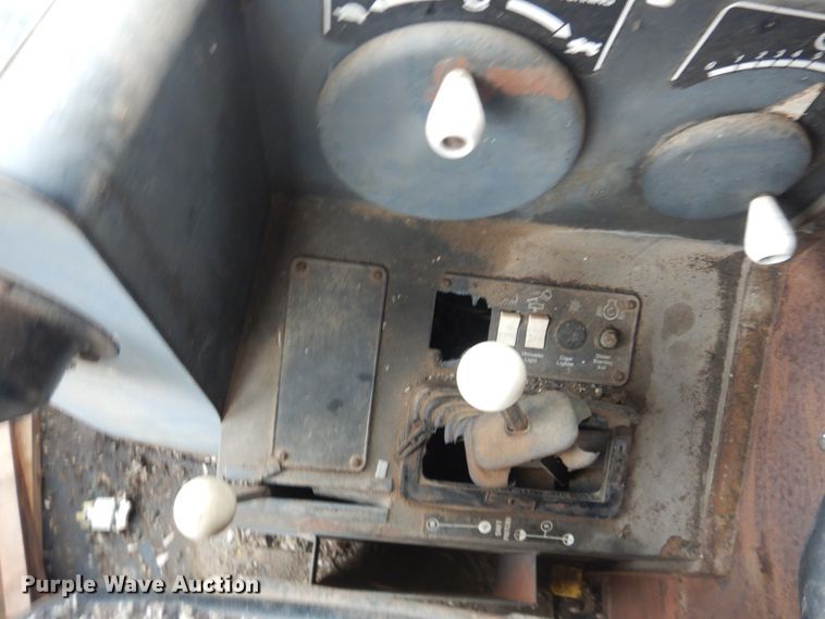 image for item DJ1201 Gleaner L2  combine