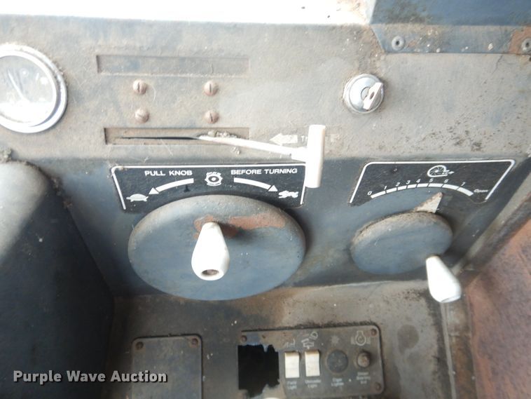 image for item DJ1201 Gleaner L2  combine