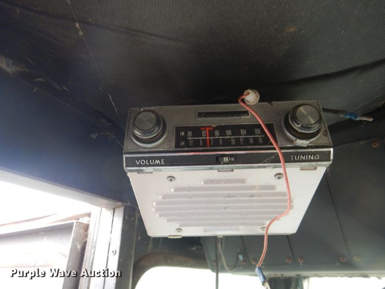 image for item DJ1201 Gleaner L2  combine