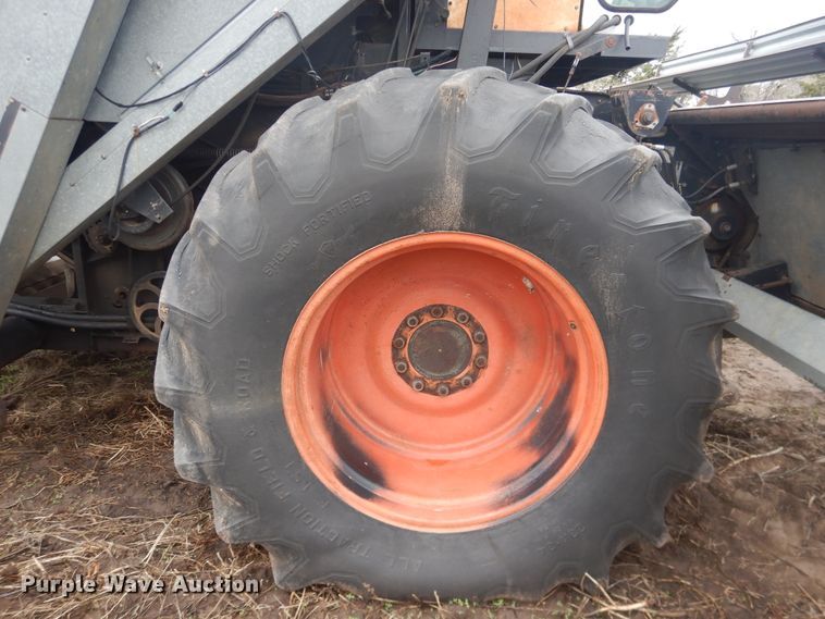 image for item DJ1201 Gleaner L2  combine