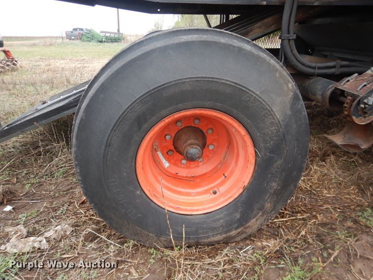 image for item DJ1201 Gleaner L2  combine