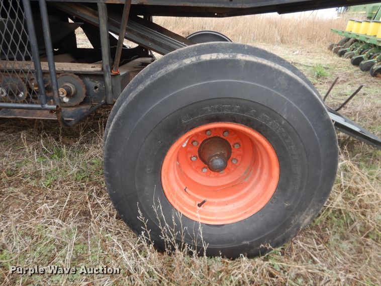 image for item DJ1201 Gleaner L2  combine