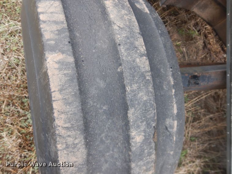 image for item DJ1201 Gleaner L2  combine